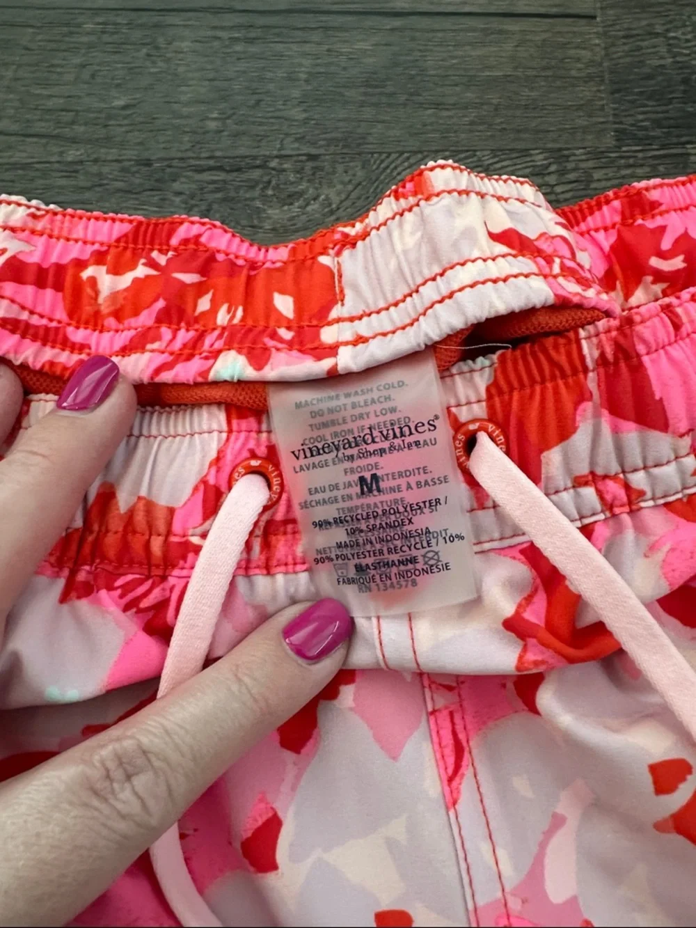 Vineyard Vines Medium Pink & Red Tropical Floral Chappy Swim Trunks NWOT‎
